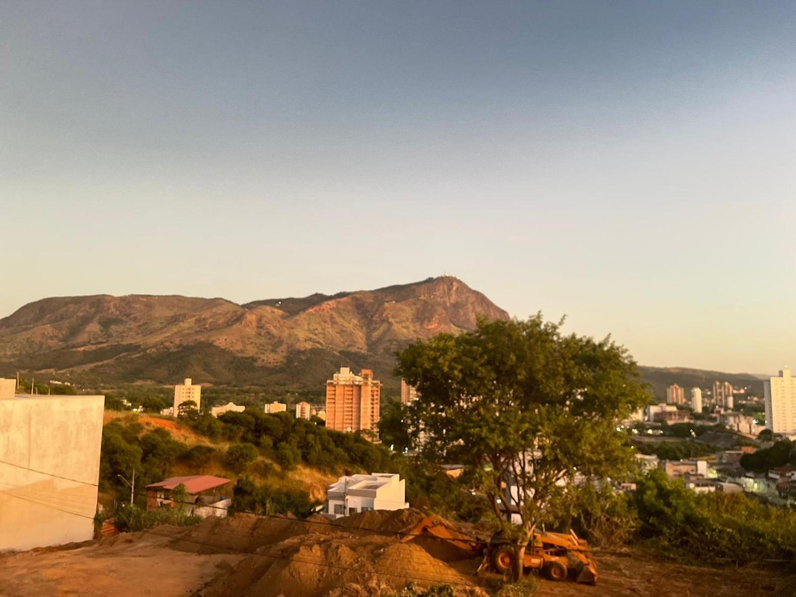 Flat Com Vista Espetacular 2 Banheiros-area Central-cozinha Completa-ar- Casais - Grupos Ou Familias Ou Empresas * Governador Valadares